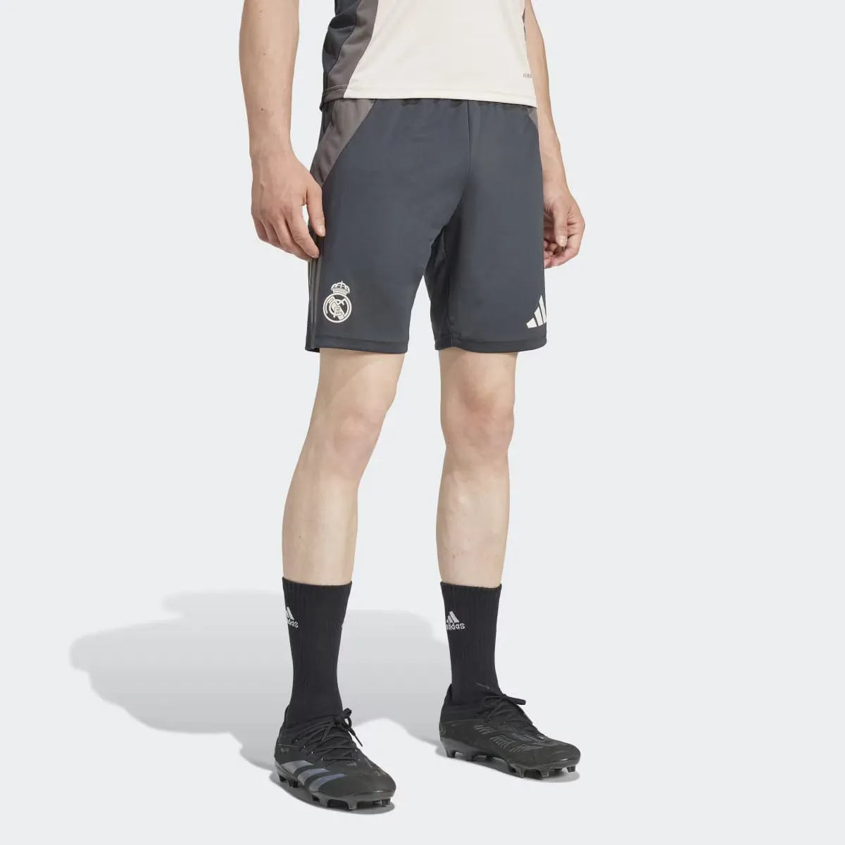 

Мужские тренировочные шорты Real Madrid Tiro 24 для соревнований Adidas, серый