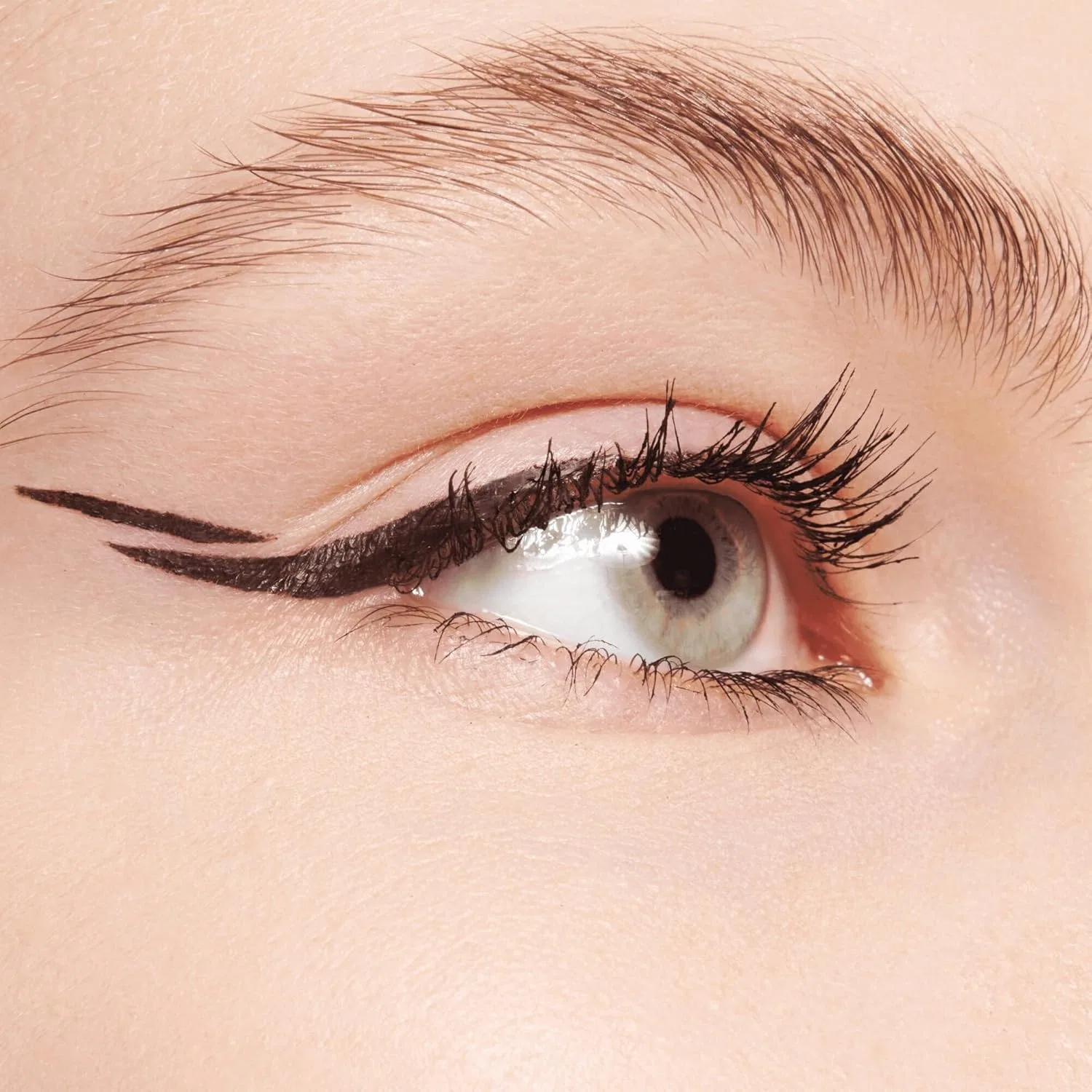 Водостойкая жидкая подводка для глаз «Liquid Ink Eyeliner» от Essence Cosmetics Essence, 02 Ash Brown — фото 4