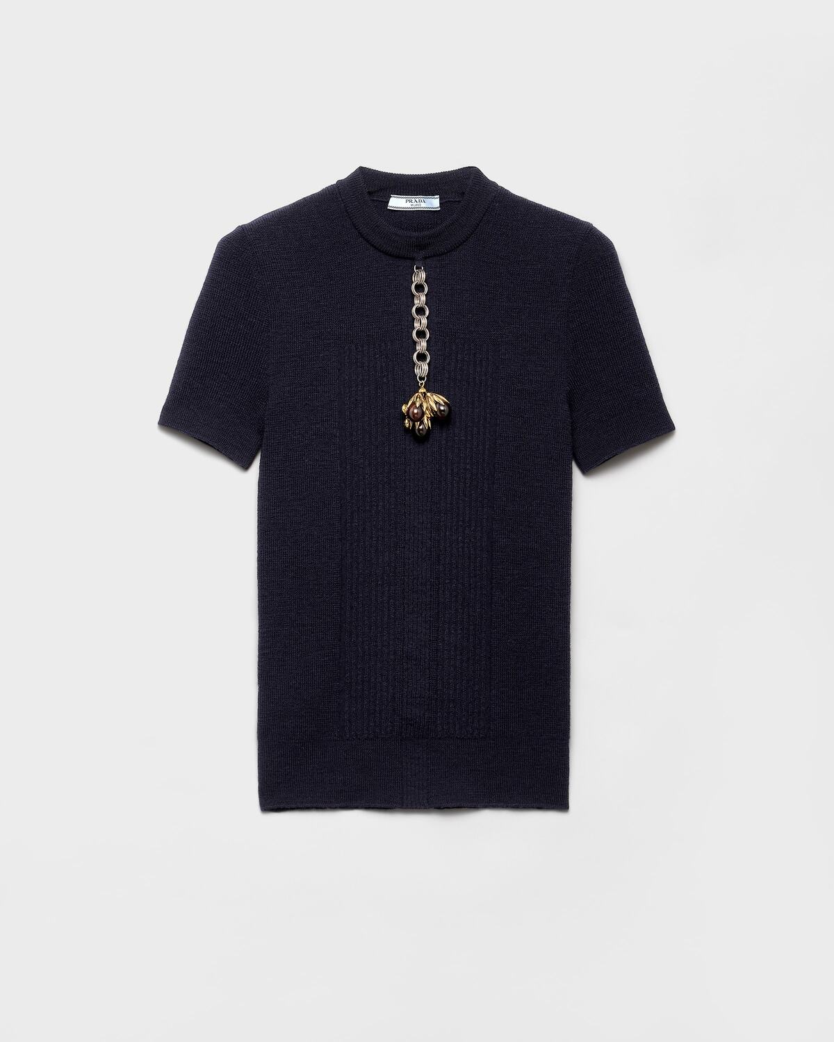 

Шерстяной свитер с короткими рукавами и кулоном Prada, темно-синий