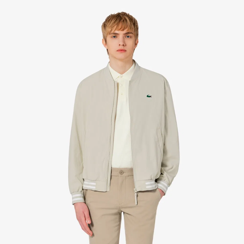 Мужская бежевая весенняя куртка-бомбер от Lacoste