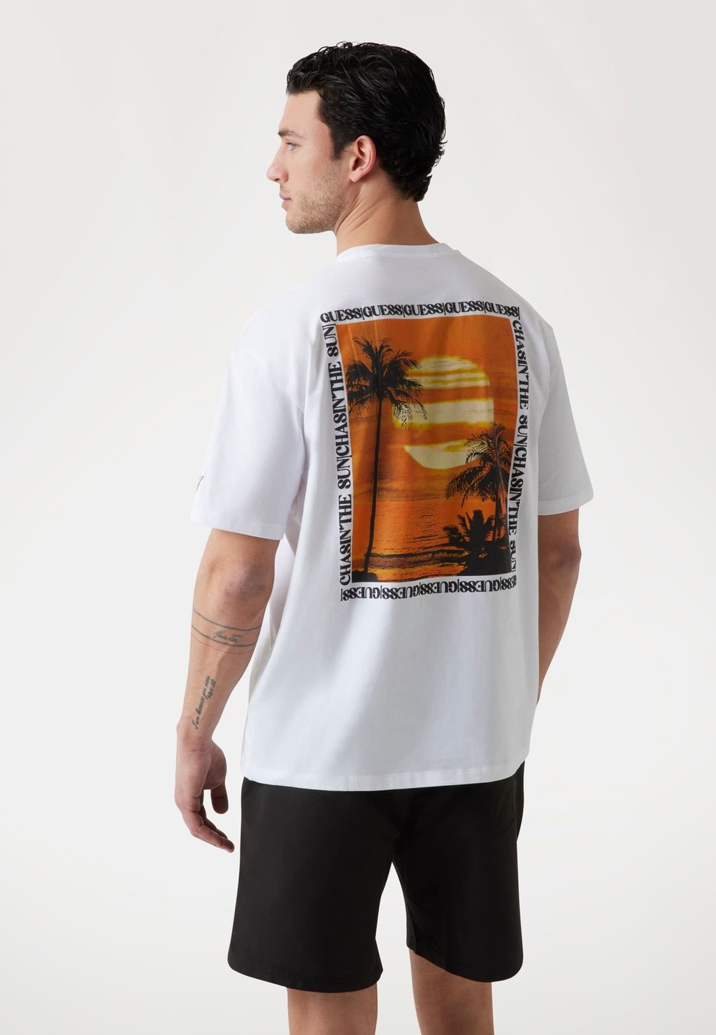 

Футболка с принтом OVERSIZED Guess, белый