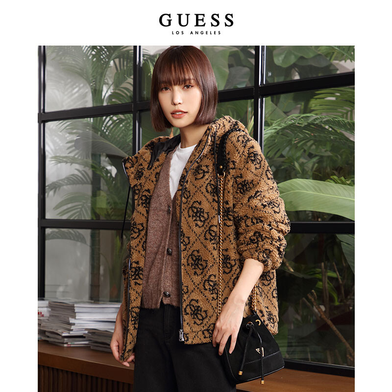 

Куртка Guess с капюшоном и принтом, коричневый