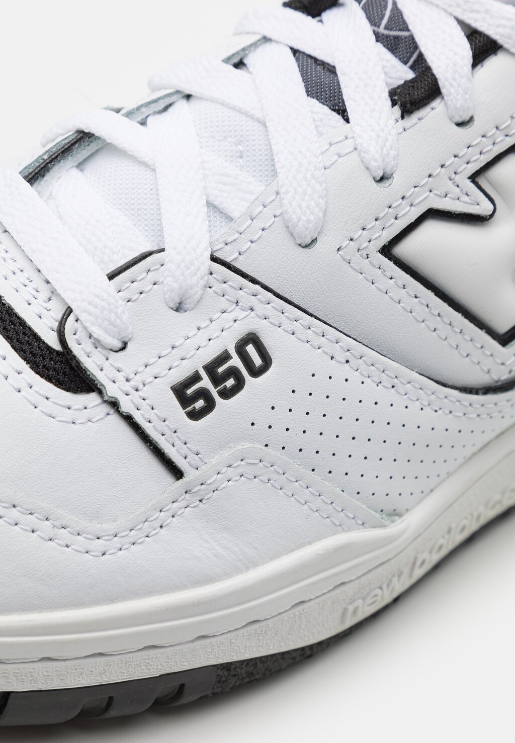 Кроссовки 550 Unisex New Balance, weiß/schwarz/off white