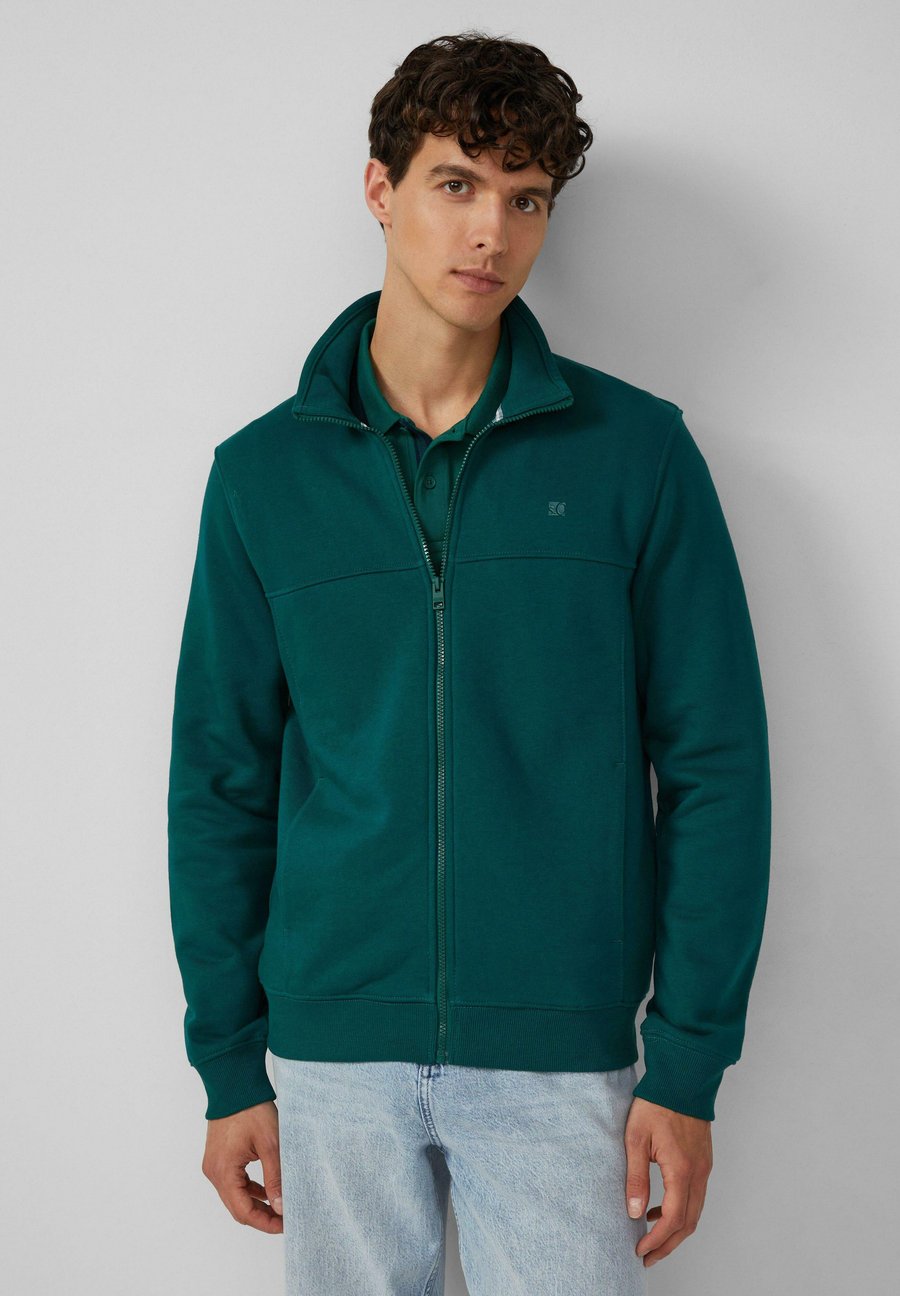 

Толстовка s.Oliver MIT TROYER KRAGEN, Tannengrün/Green