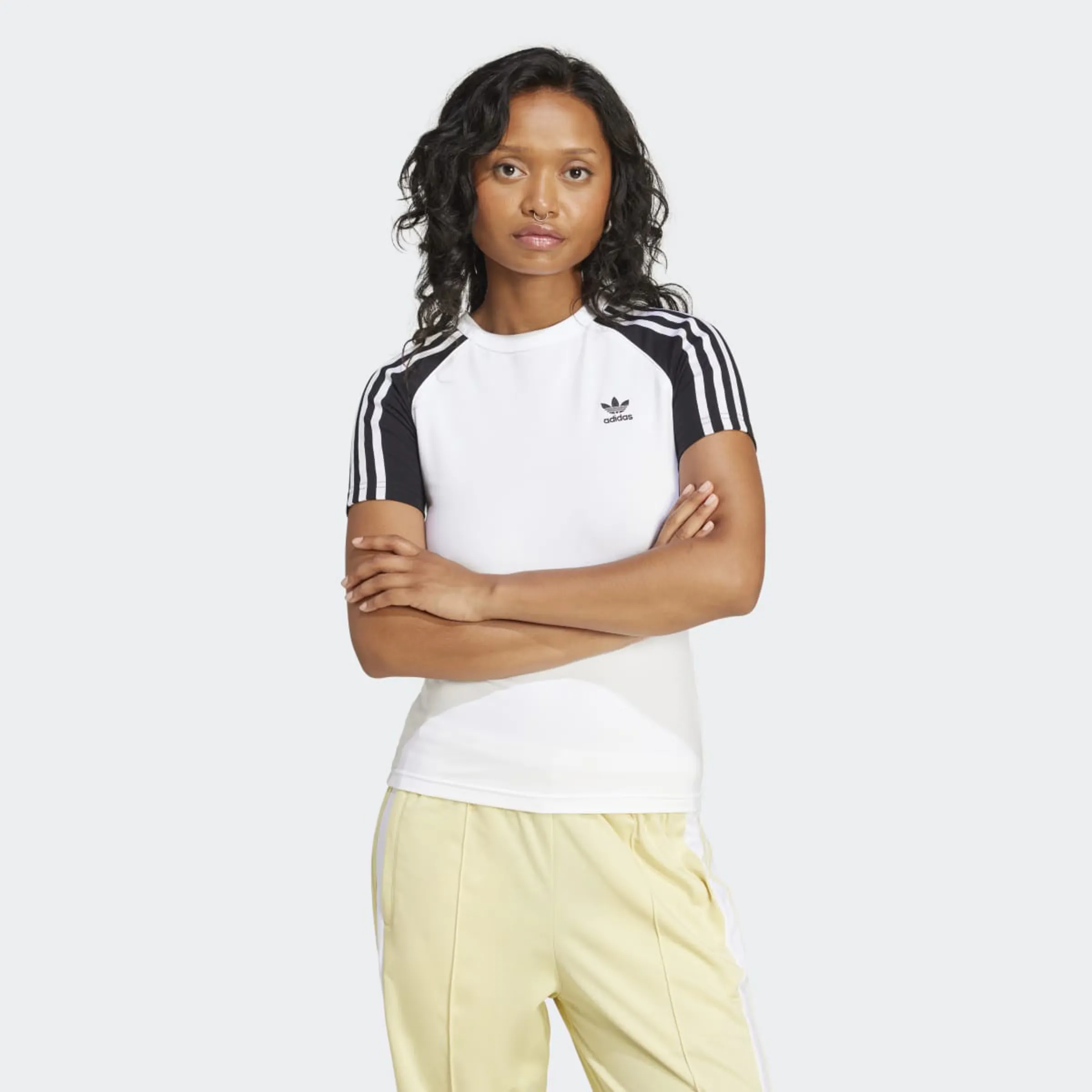 

Женская футболка Adidas Adicolor Raglan Slim с тремя полосками, белый