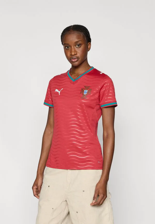 

Домашняя футбольная футболка сборной португалии fpf Puma, Club Red/Green Lagoon, Зеленый, Домашняя футбольная футболка сборной португалии fpf Puma, Club Red/Green Lagoon