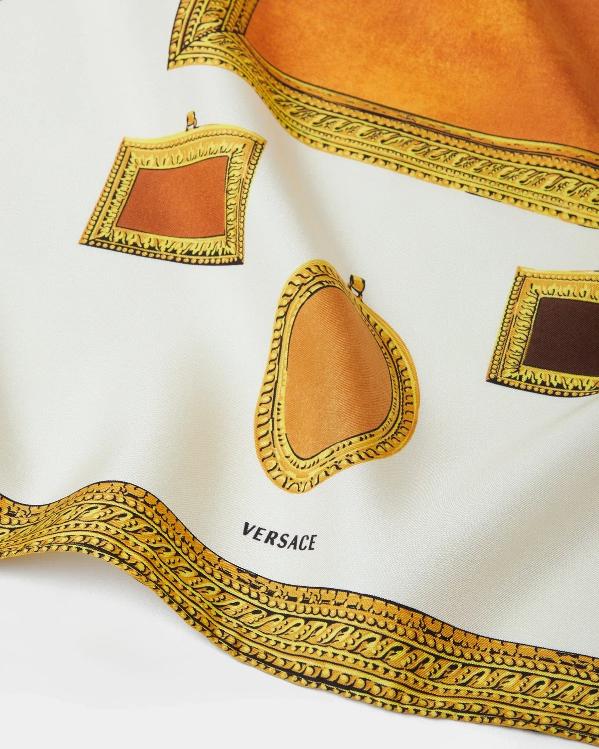 Платок из принтованного шелкового твила 70 см VERSACE, белый — фото 2