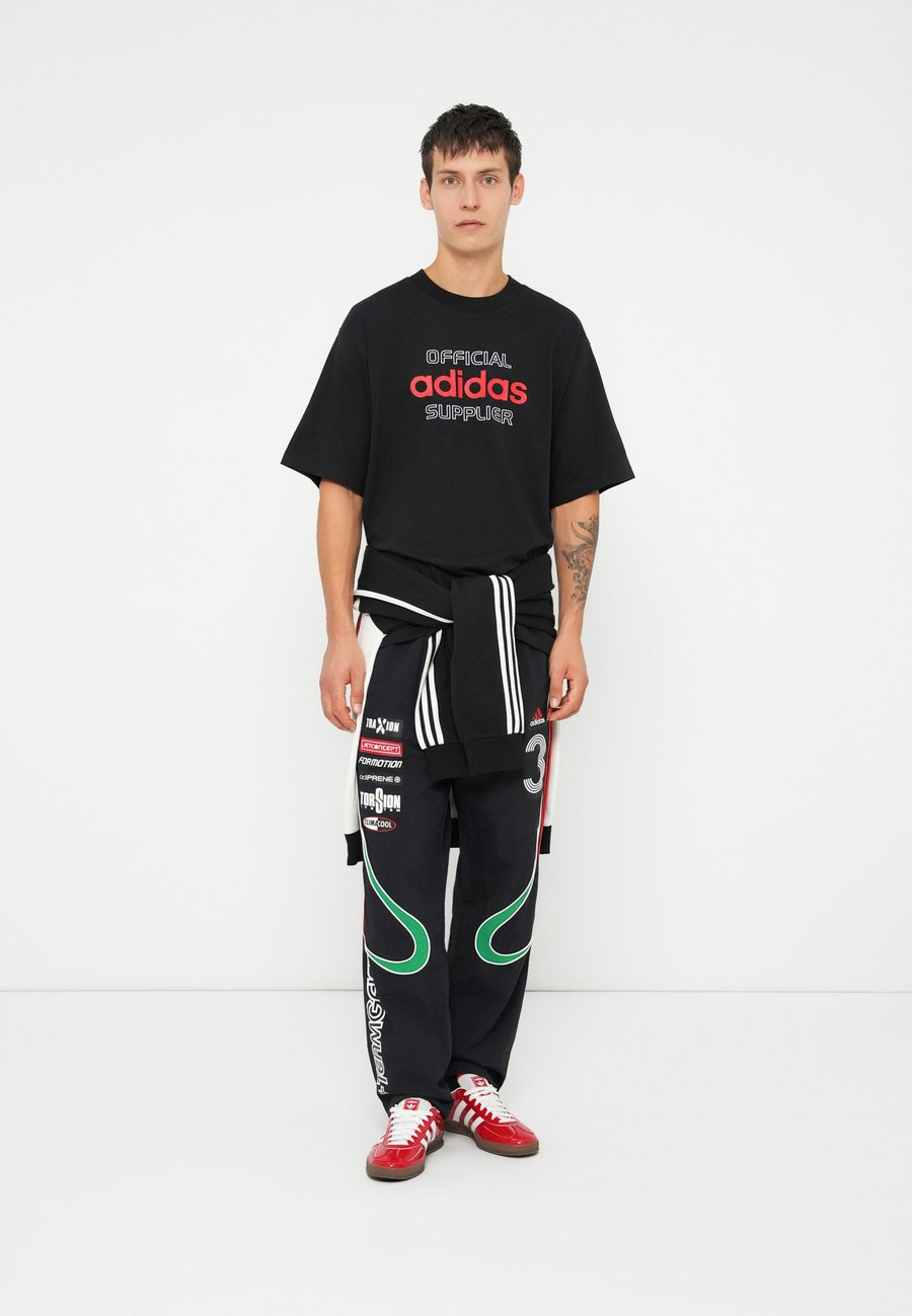 Футболка Adidas Originals TYPOGRAPHY TEE UNISEX, Black — фото 3