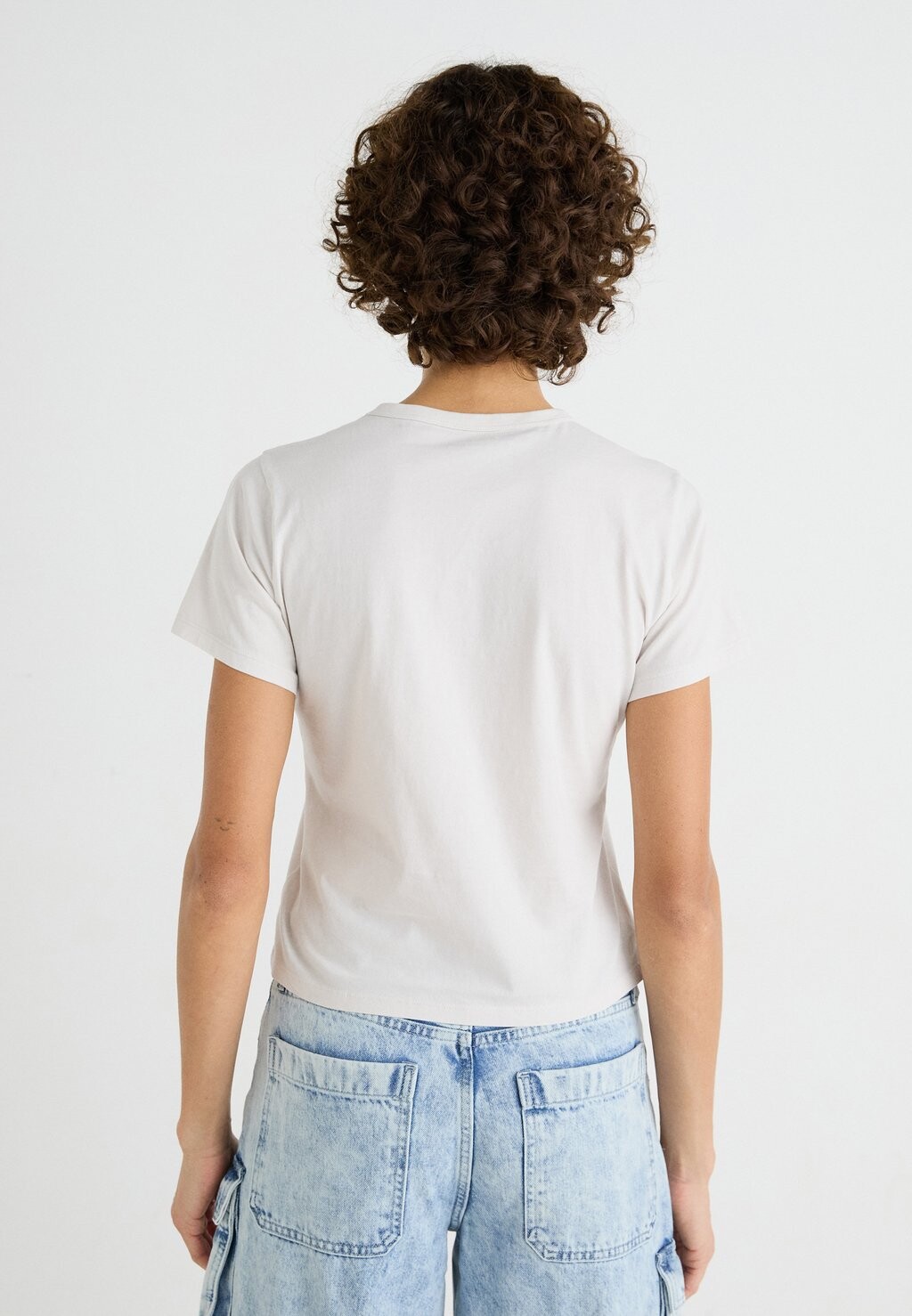 

Футболка с принтом SKIMMING DISCO BALL PHOTOREAL TEE Abercrombie & Fitch, молочный