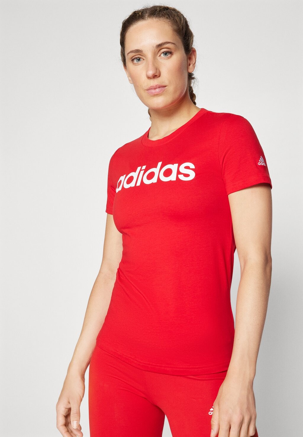 

Принт на футболке ESSENTIALS SLIM adidas, красный
