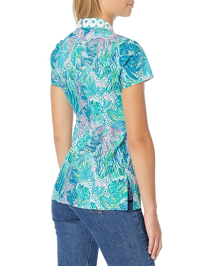 

Топ Lilly Pulitzer Kerry Short Sleeve Stretch Top, цвет Botanical Green Holiday in The Sun