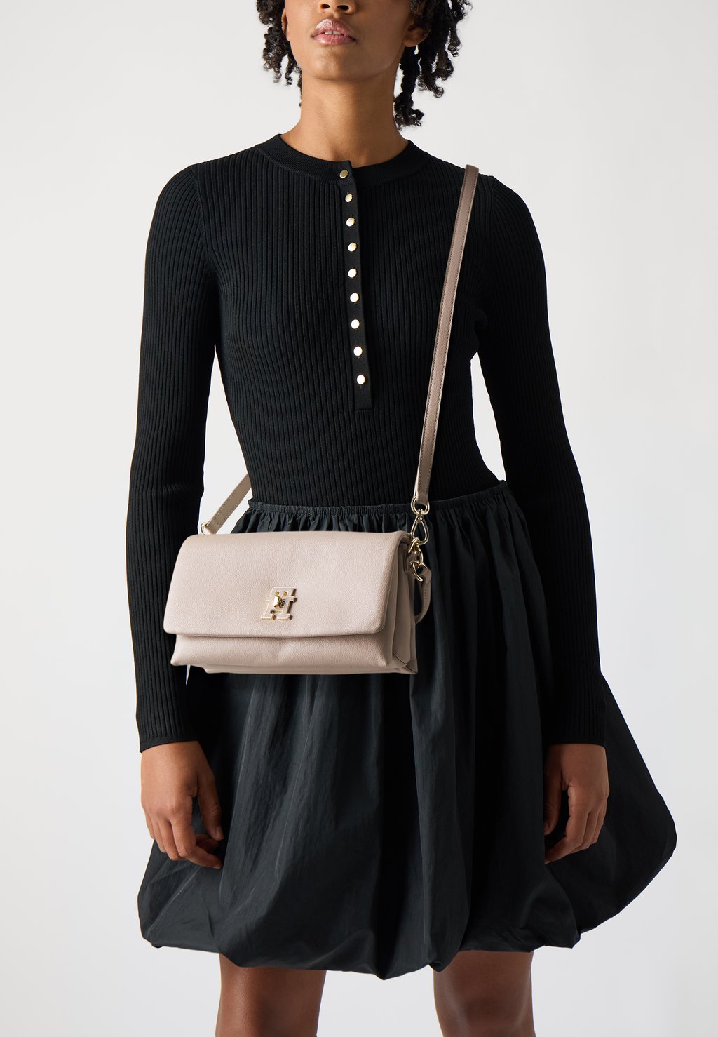 

Сумка MODERN CONV Tommy Hilfiger, серо-коричневый