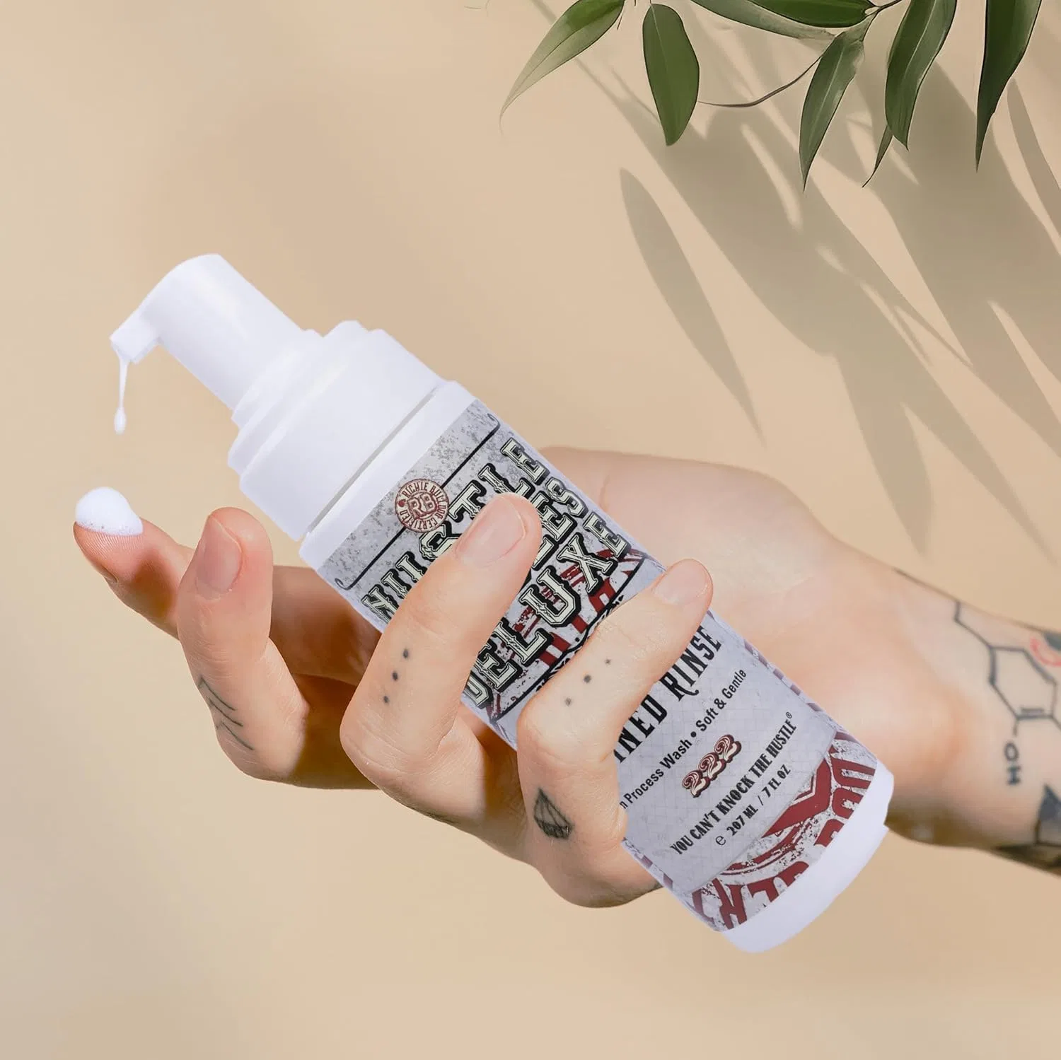 Пенка для очищения татуировок «Bubbles Deluxe Foam Wash» от Hustle, 207 мл Hustle Butter Deluxe — фото 2