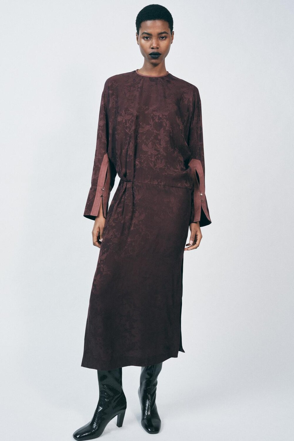 

Платье из жаккардового платья ZARA, цвет Aubergine