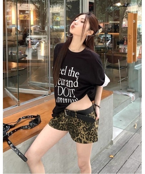 

Футболка свободного кроя с полосатым логотипом на рукаве, бренд CHEER, черный