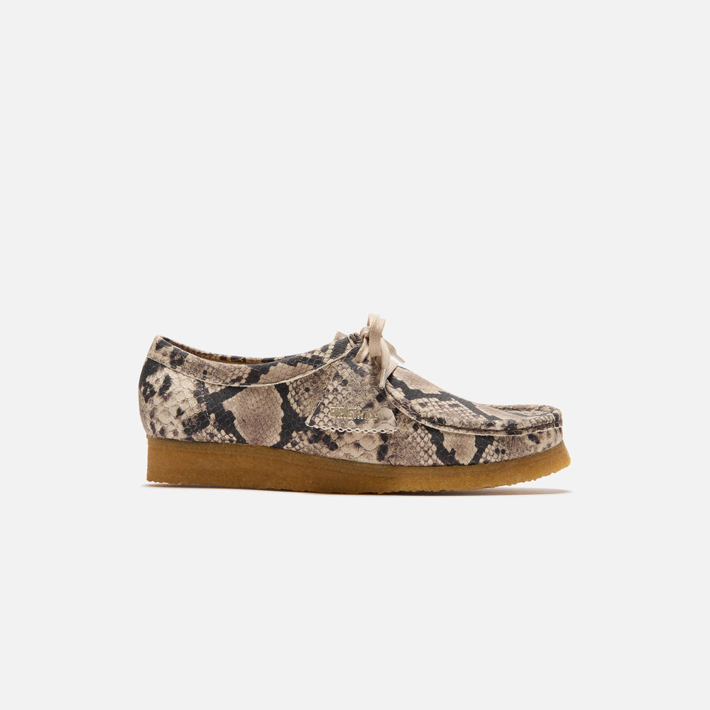 

Ботинки Clarks Wallabee Snake Leather, серый