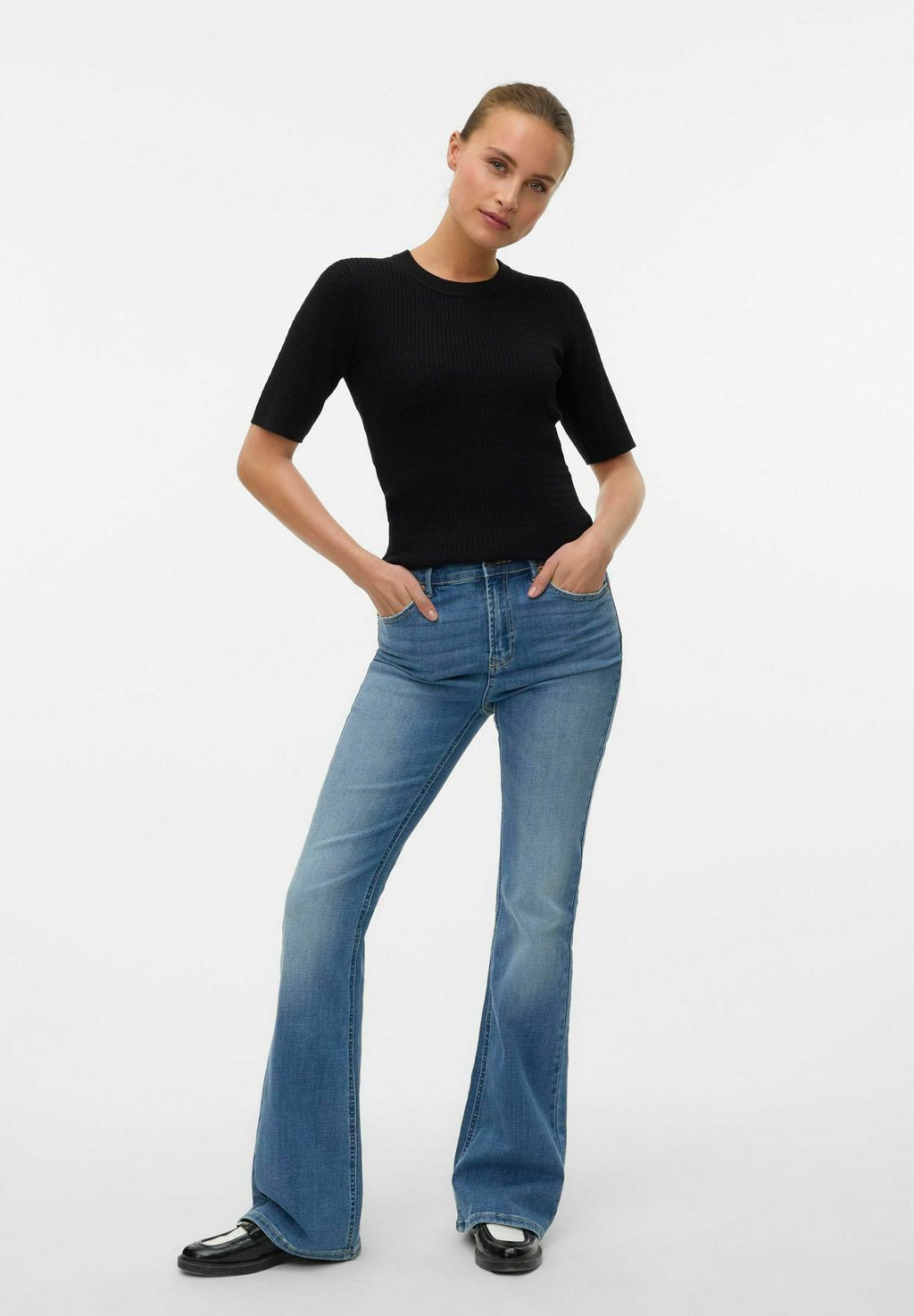 

Джинсы Bootcut VMGIGI HOHE Vero Moda, цвет Medium Blue Denim