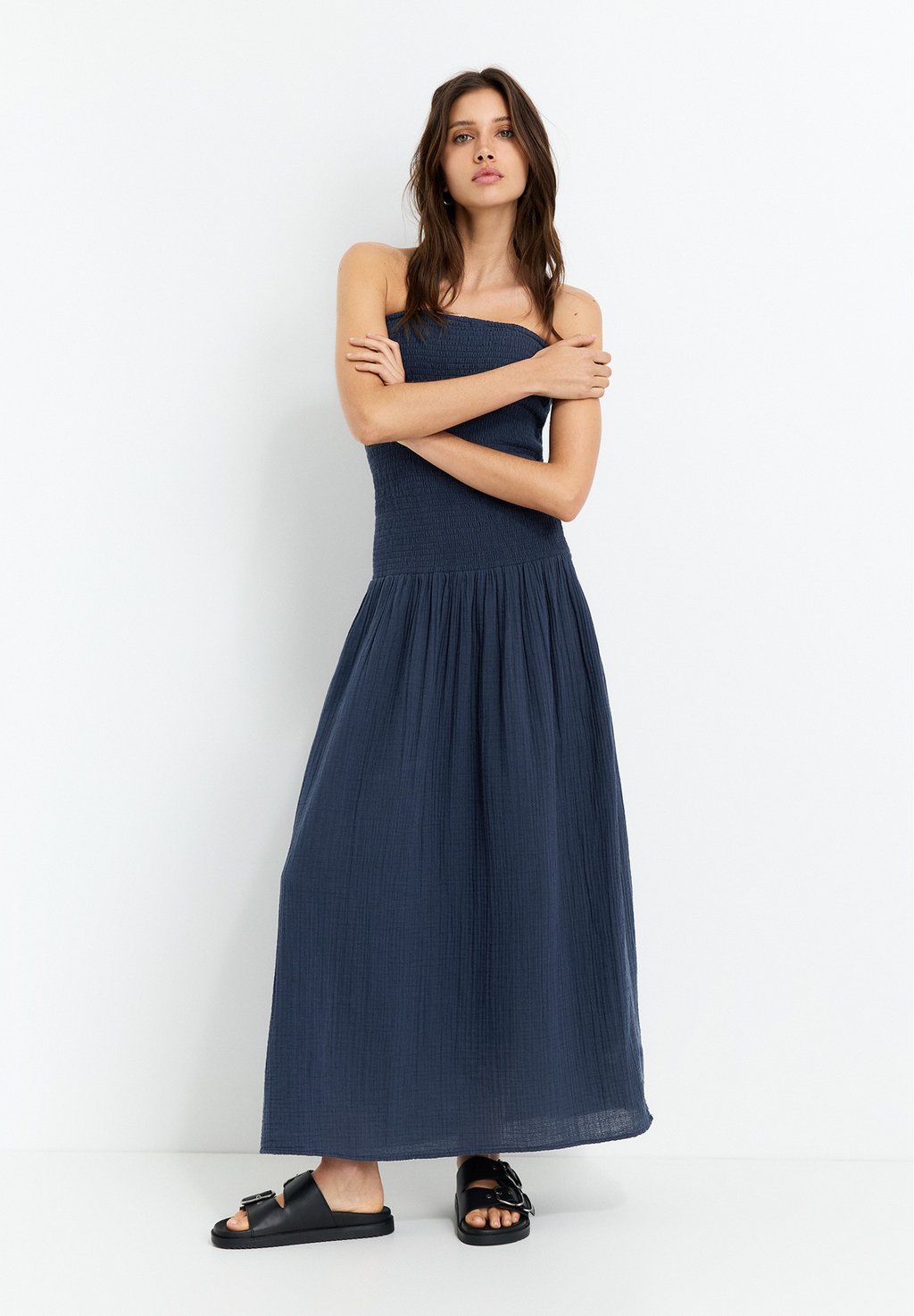 

Повседневное платье STRAPPY PULL&BEAR, темно-синий