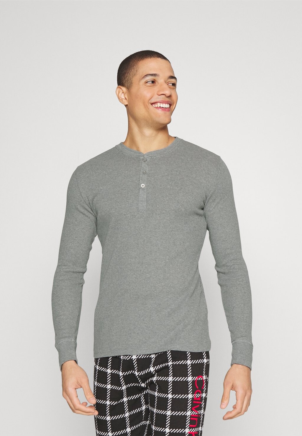 

Рубашка для сна LONG SLEEVE HENLEY Levi's, серый
