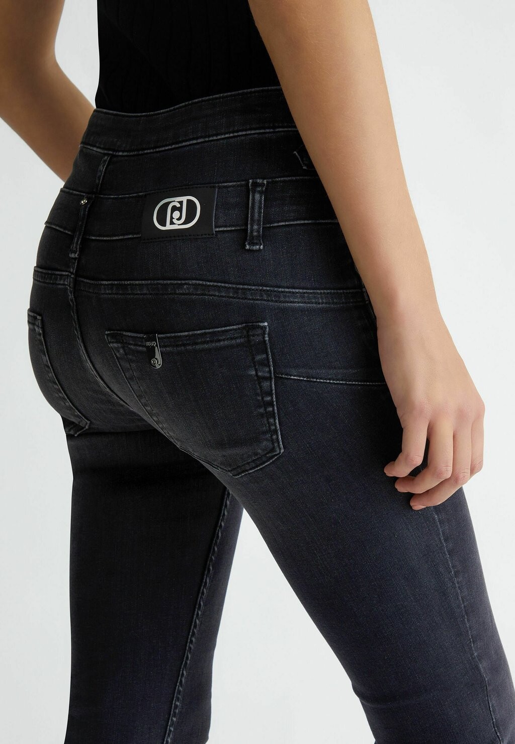 

Джинсы облегающего кроя SLIM FIT 88268 LIU JO, черный деним
