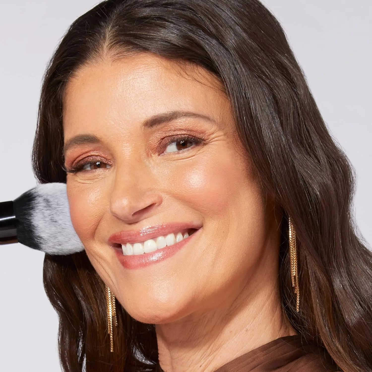 Универсальная кисть для бронзера LAURA GELLER NEW YORK Bronze-n-Brighten, Fair + Classic., Fair + Classic Bronzer Brush — фото 4