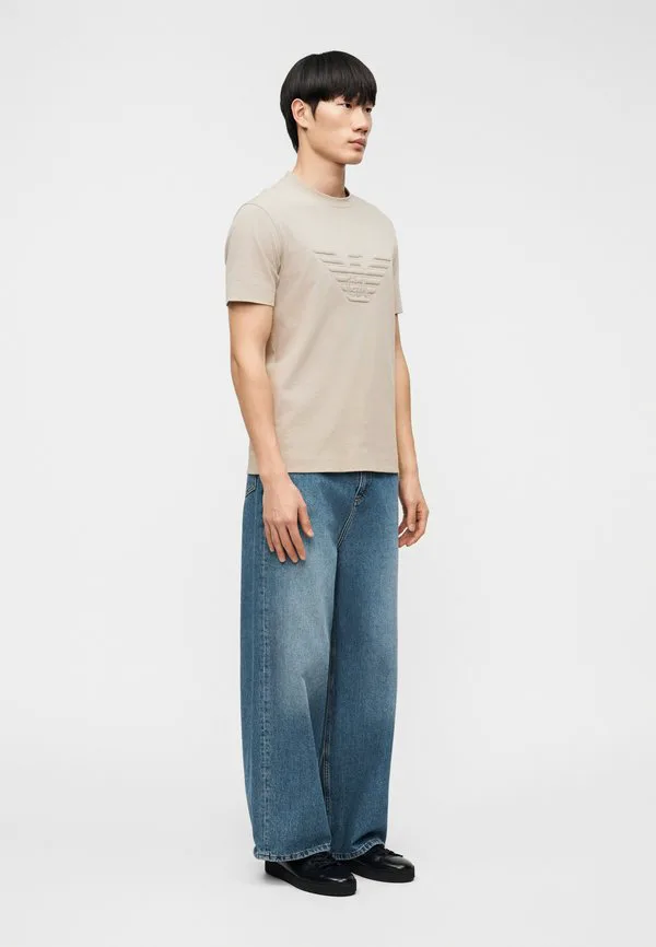 Простая футболка Emporio Armani, Pussywillow Gray — фото 4