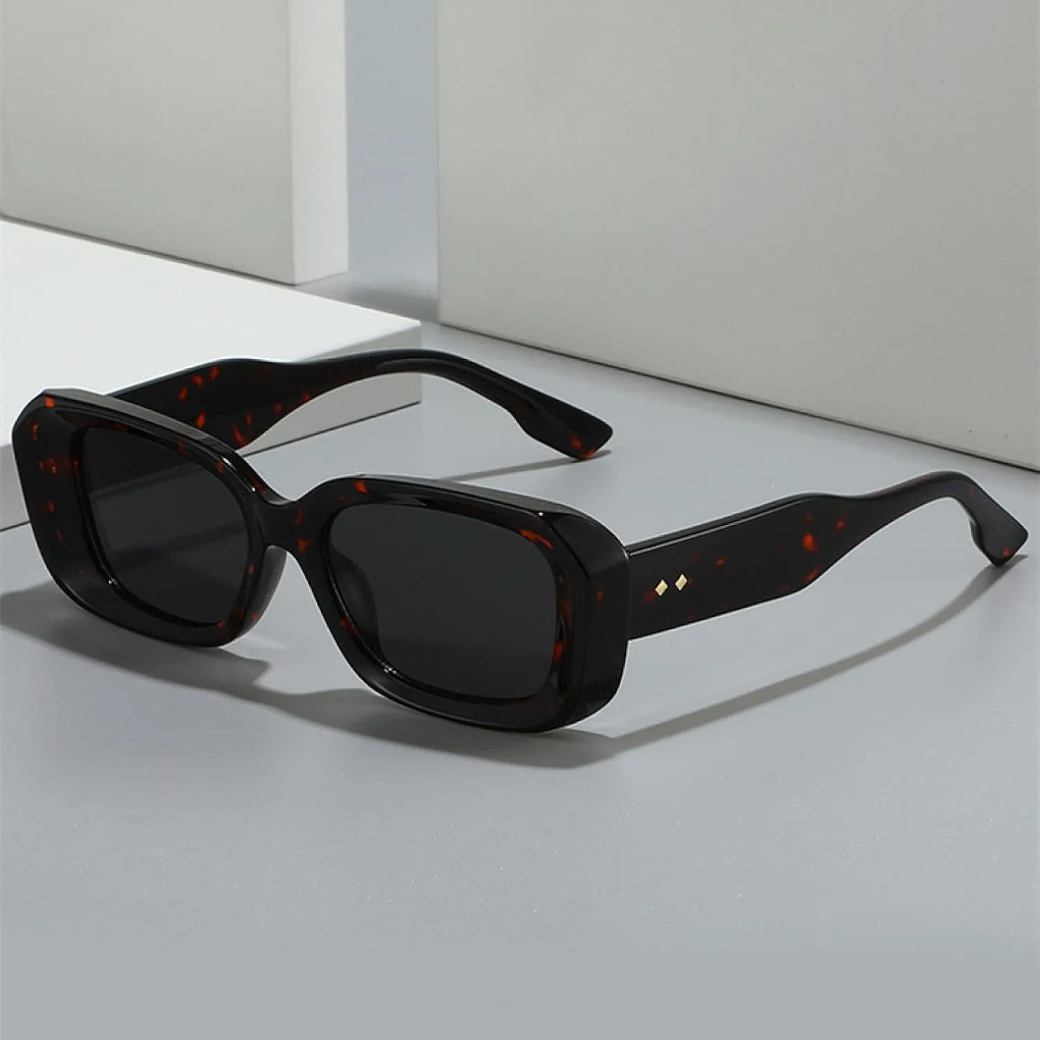 

Ретро солнцезащитные очки для мужчин, модные, с градиентным покрытием, защита от УФ-излучения UV400, модные для женщин, с заклепками TVTBBVV, Dark Green Gray