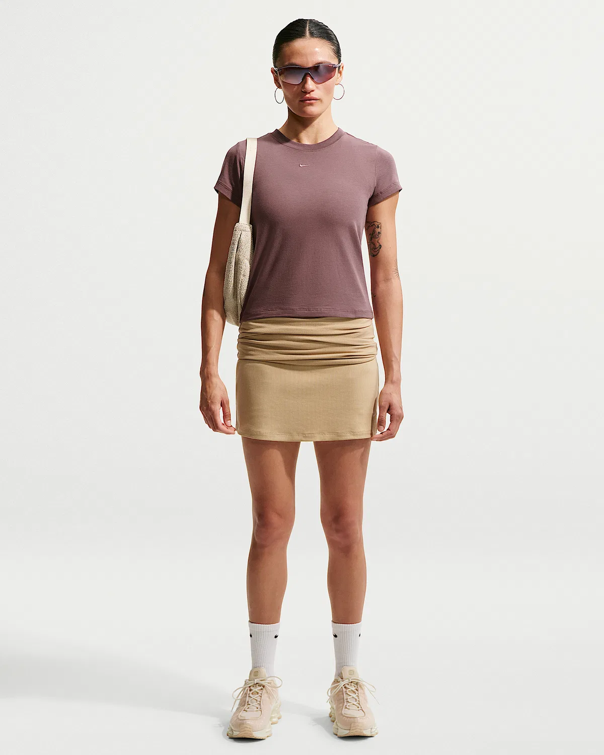 Женская футболка Nike Sportswear Chill Knit, Tattoo — фото 4