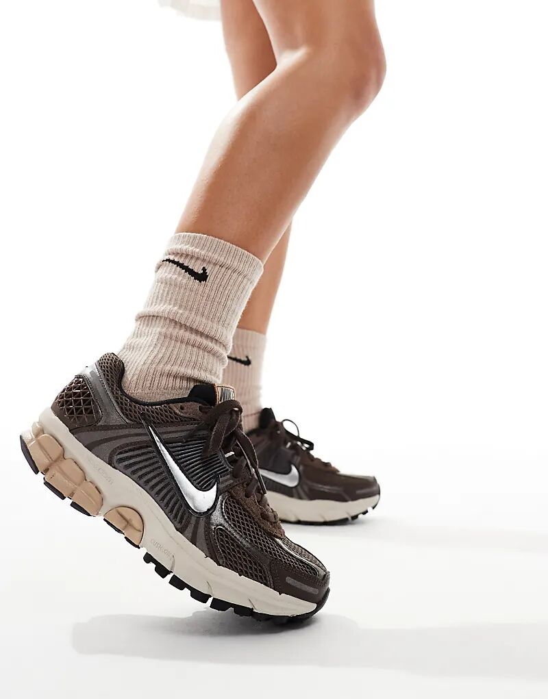 Кроссовки Zoom Vomero 5 коричневого цвета Nike