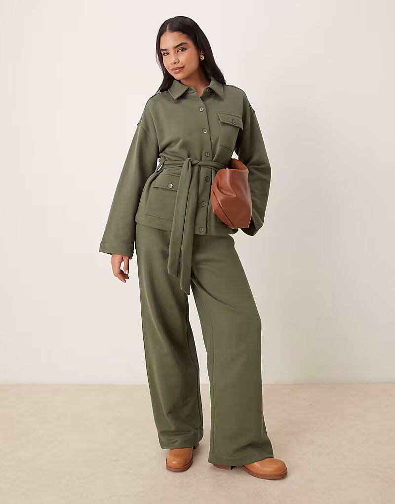 

Спортивные брюки классического кроя с пуговицами цвета хаки Asos Design