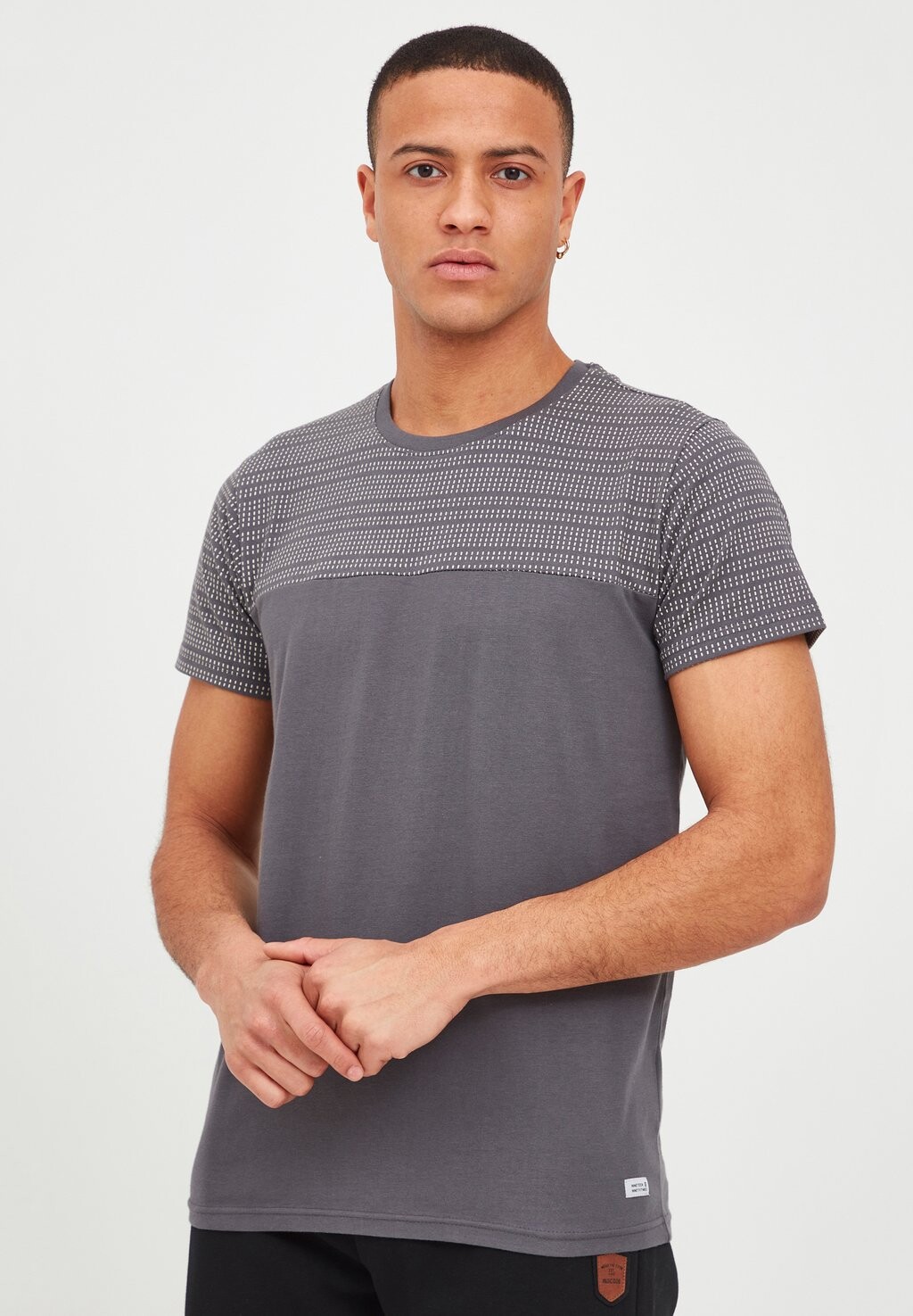 

Футболка с принтом IDROSTO INDICODE JEANS, серый