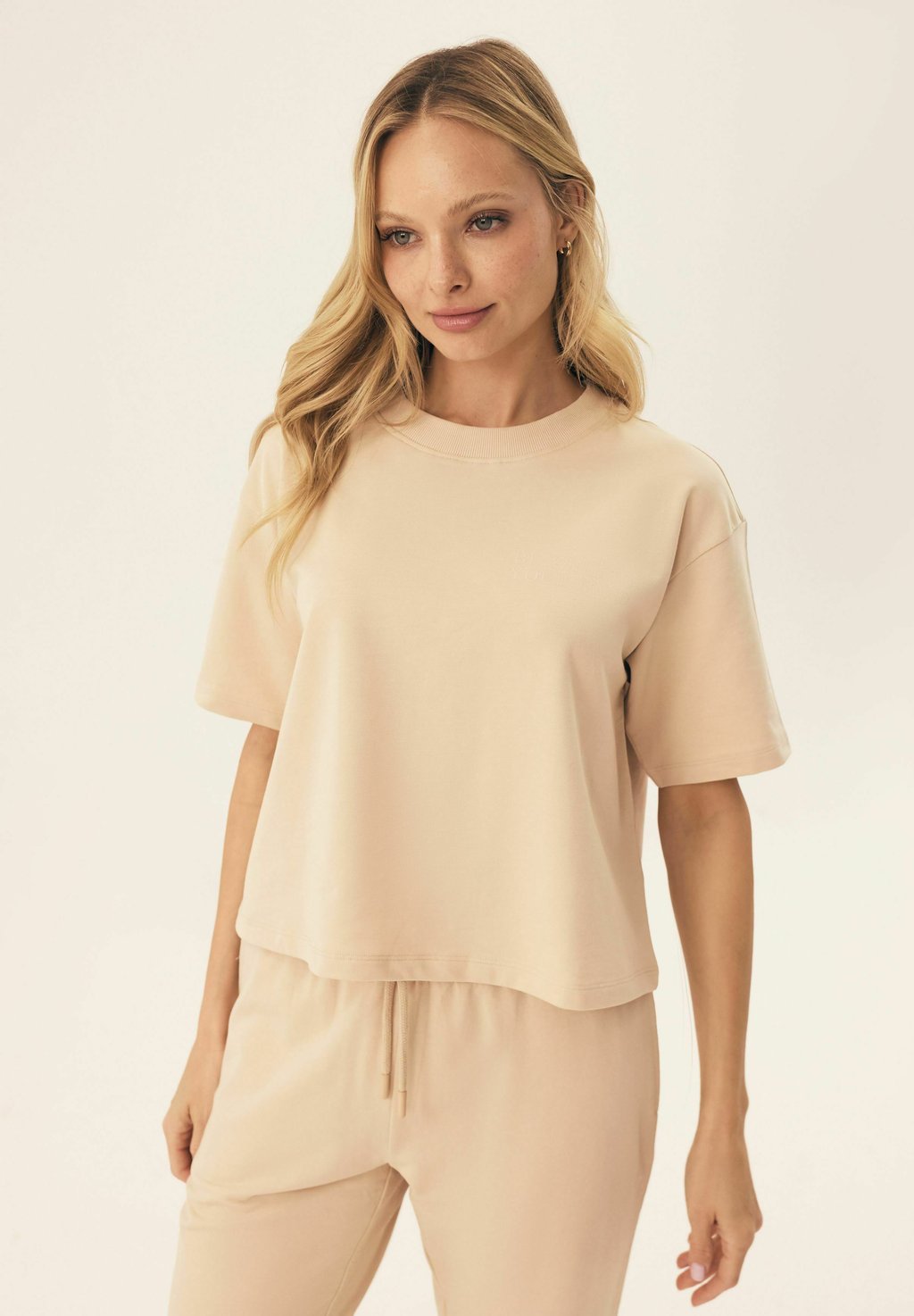 

Базовая футболка BLOOVII MENOLA ESOTIQ, песочный