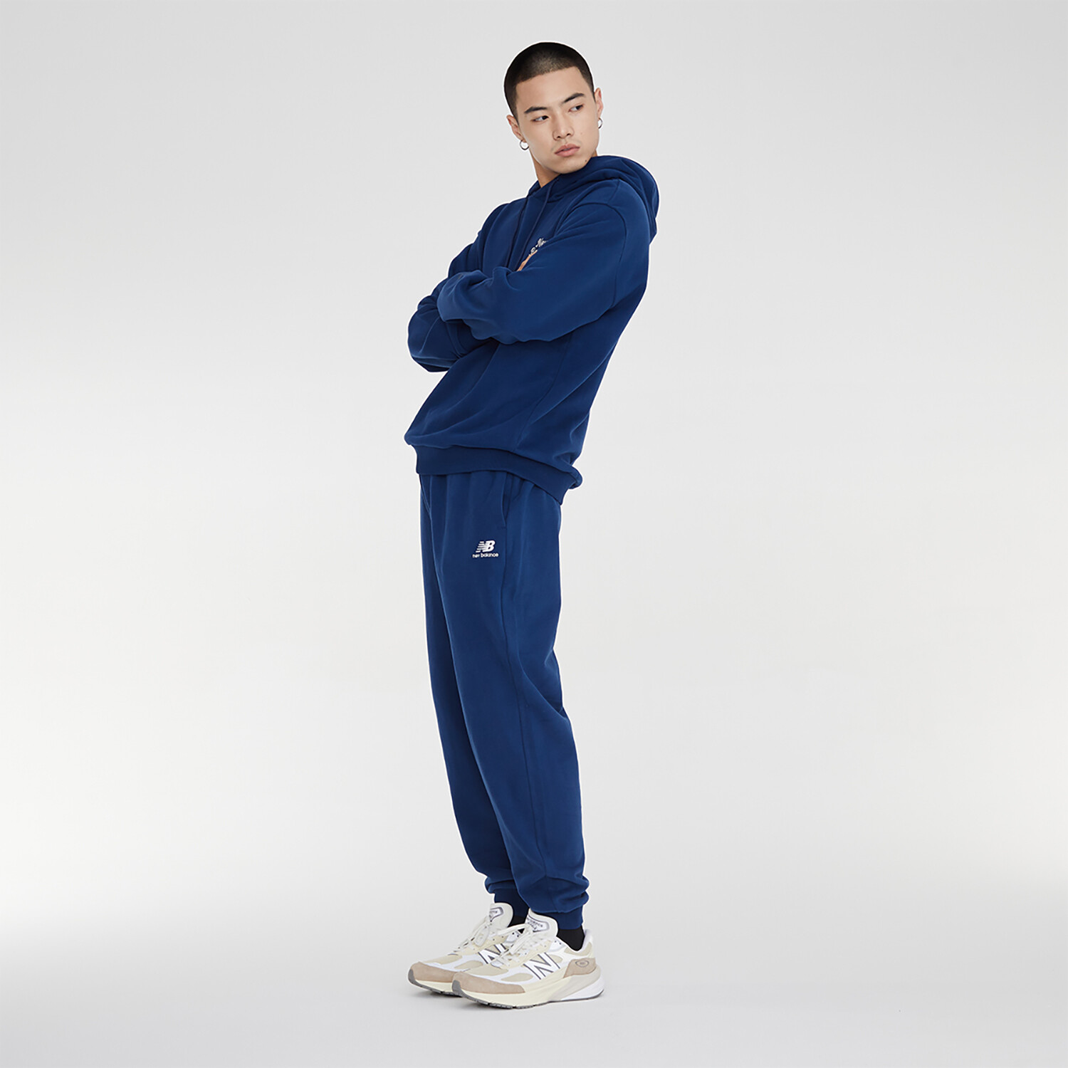 

Толстовка унисекс темно-синяя New Balance, темно-синий