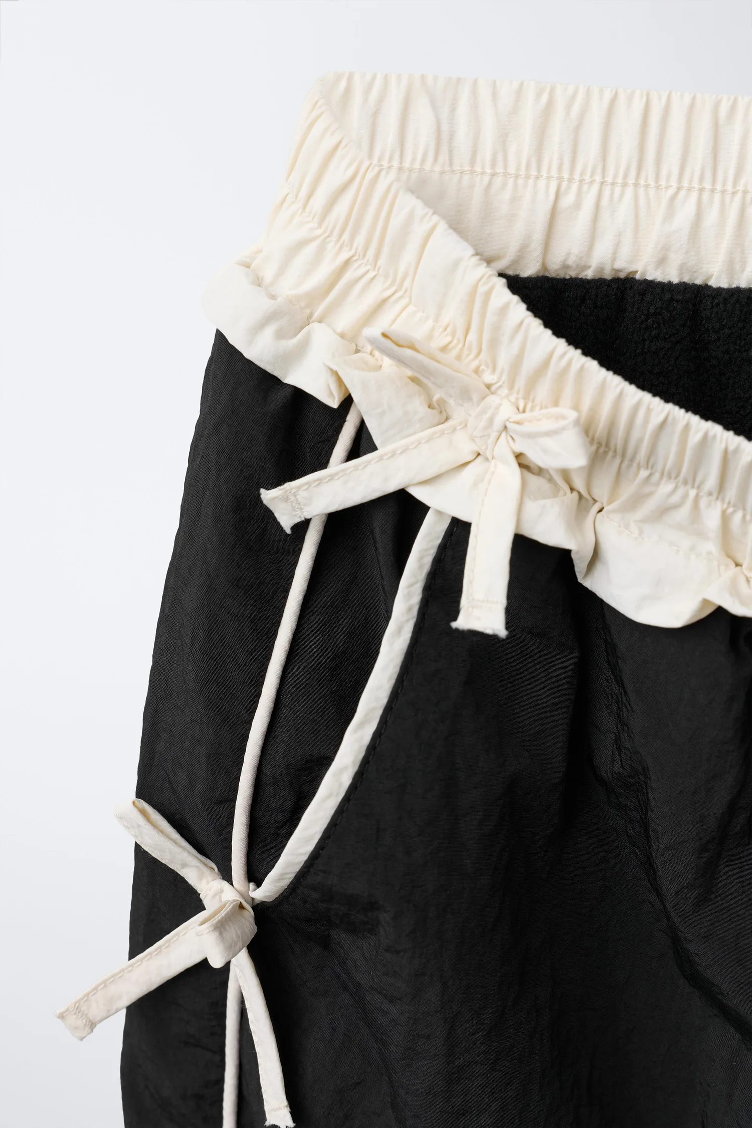 Нейлоновые брюки с флисовой подкладкой и бантиками Zara, черный — фото 3