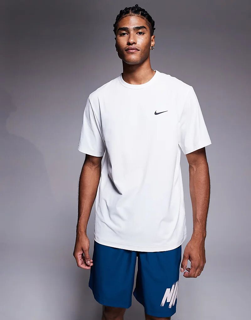 

Футболка Nike Training Hyverse Dri-FIT белого цвета