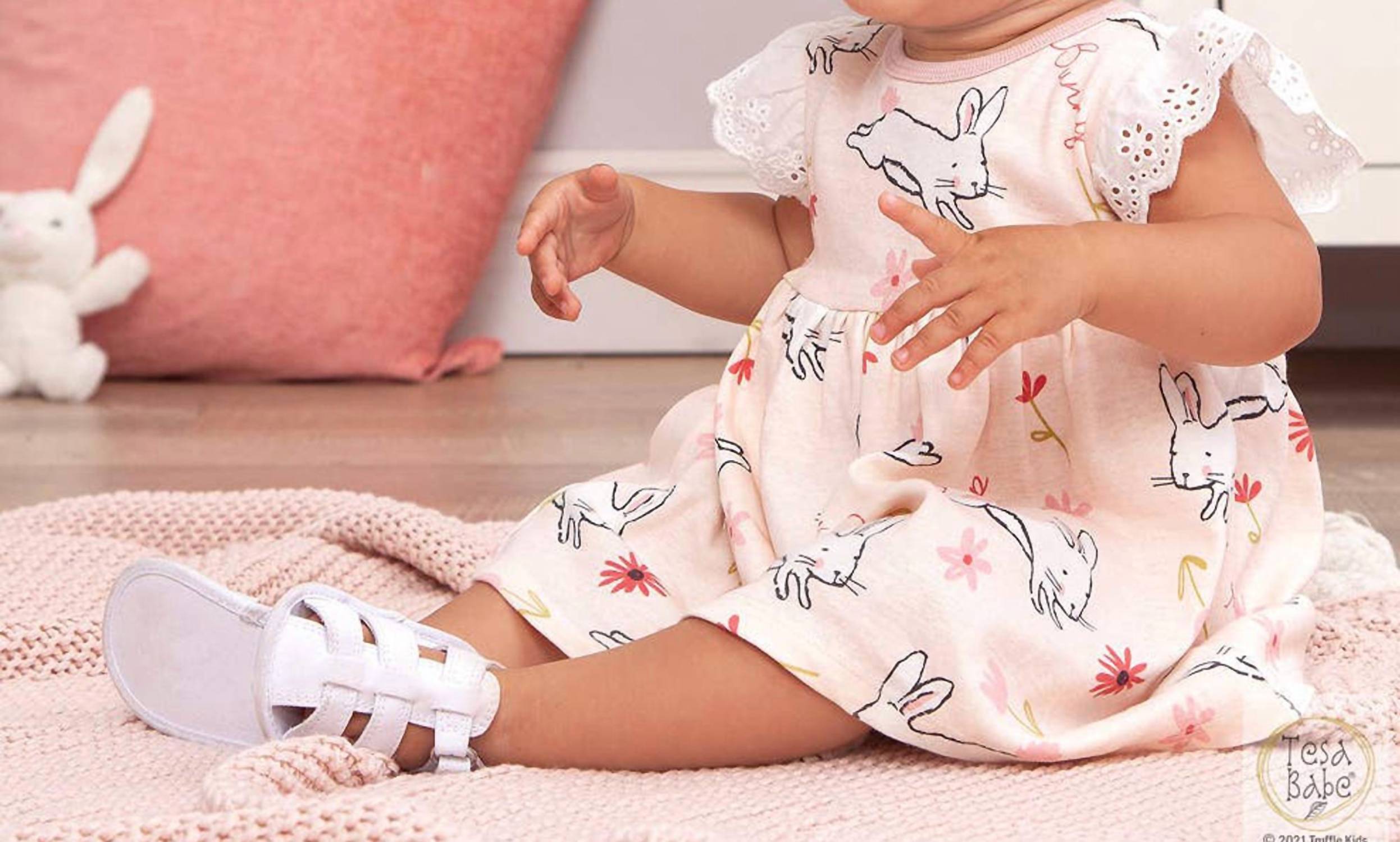 

"Easter Parade" платье с кружевными рукавами-крылышками в розовом цвете Tesa Babe