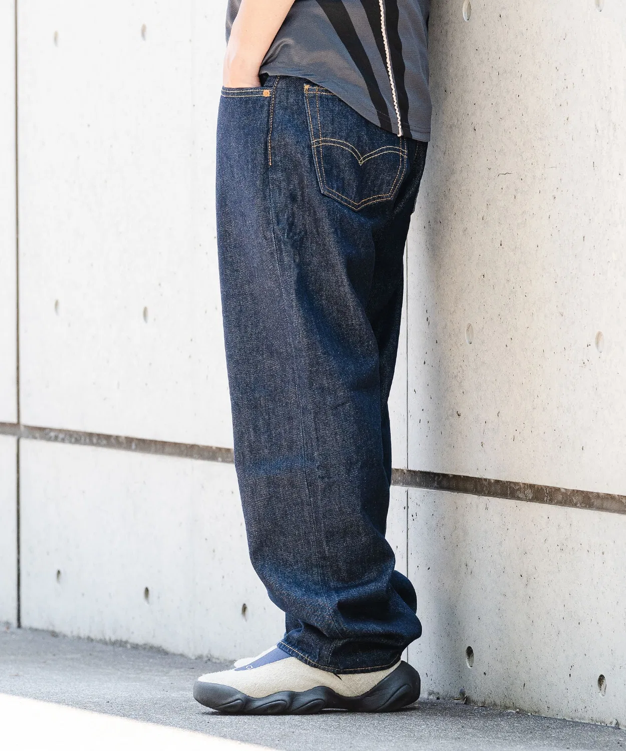Джинсы прямого кроя Levi's 555 Relaxed Straight, темно-синий — фото 3