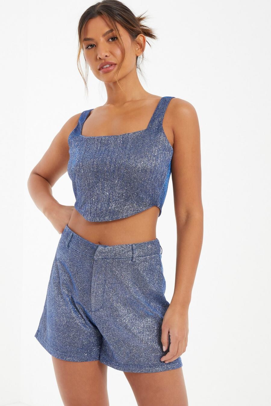 

Синие блестящие шорты по фигуре QUIZ Clothing