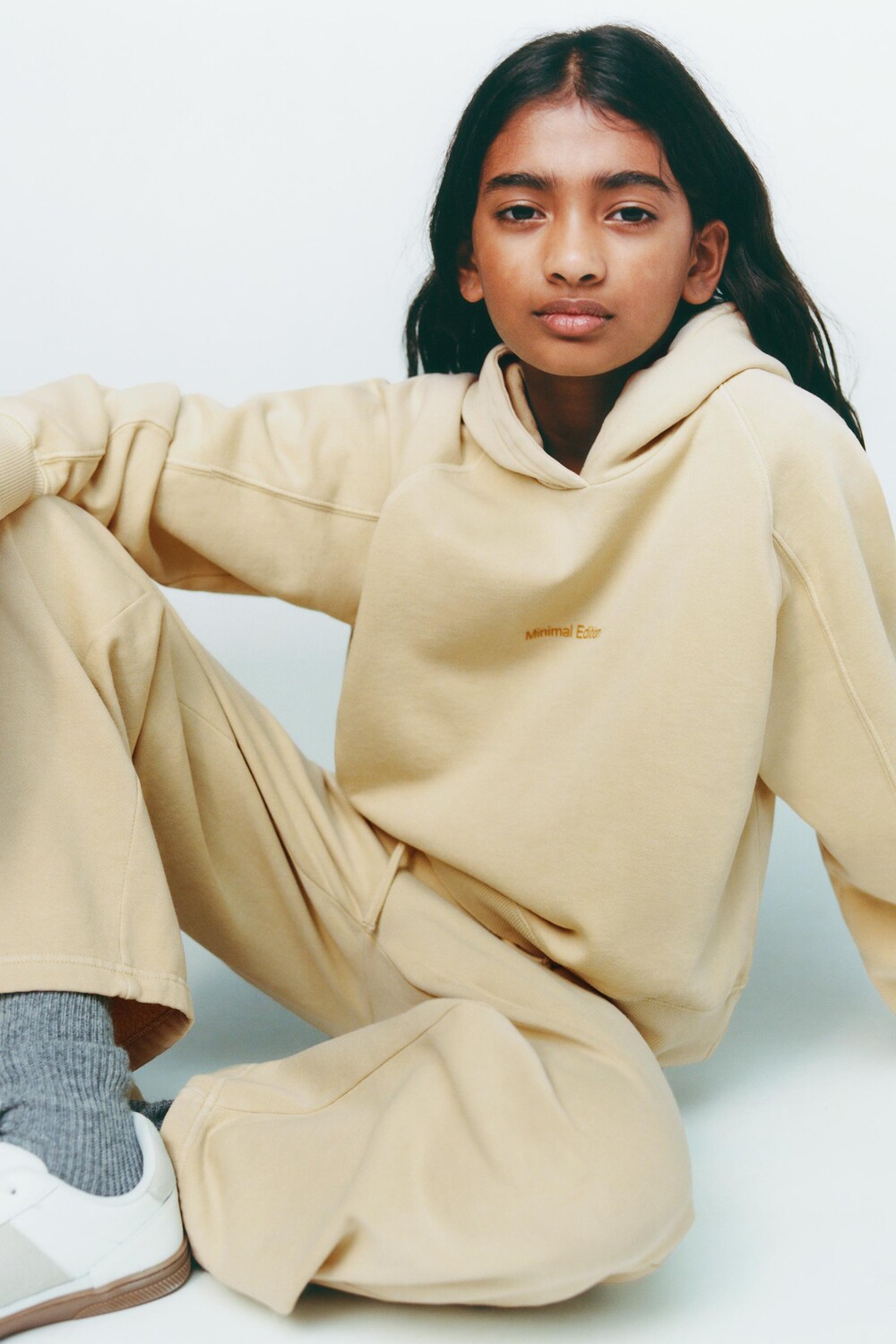 

Комплект из толстовки с капюшоном и широких брюк ZARA, ваниль