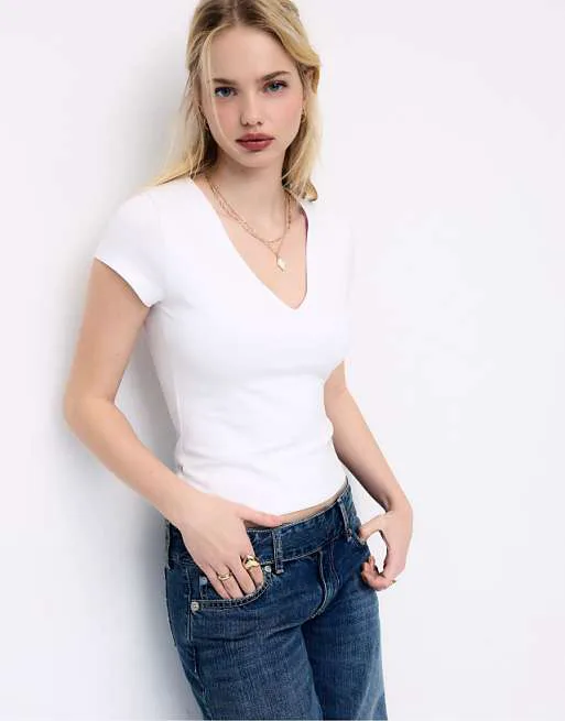 

Белая футболка с v-образным вырезом и короткими рукавами Stradivarius, Белый, Белая футболка с v-образным вырезом и короткими рукавами Stradivarius