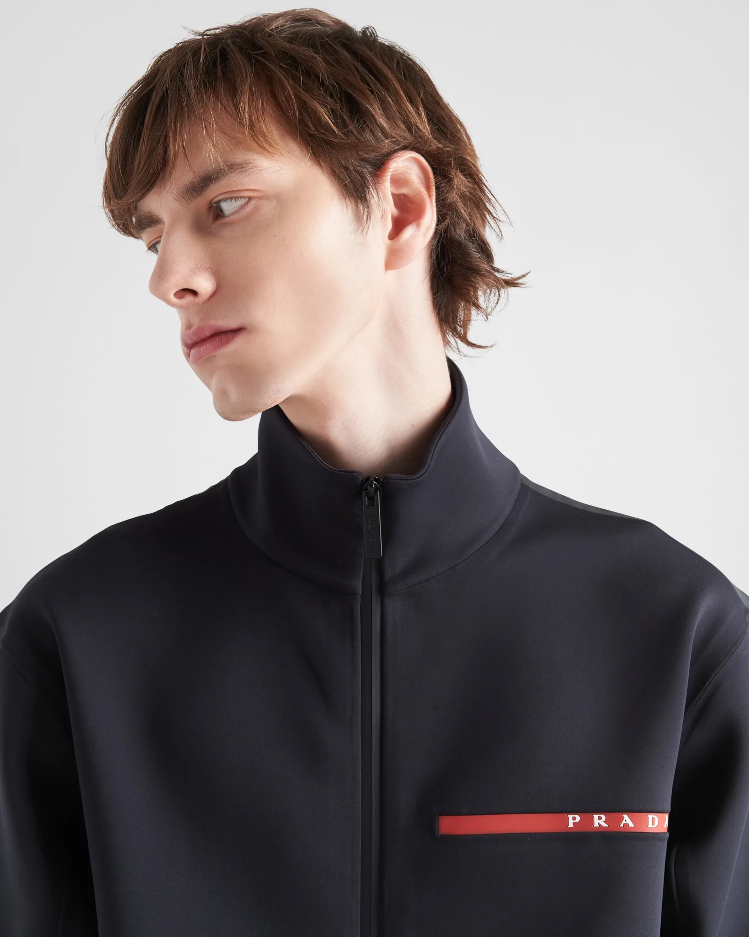 Спортивная кофта на молнии из переработанного двойного трикотажа Prada, черный — фото 3
