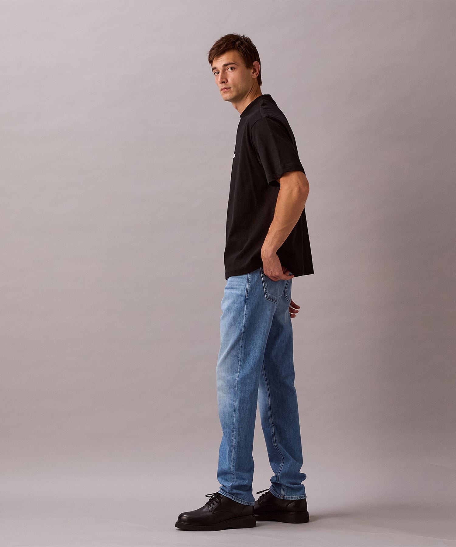 Футболка Calvin Klein Standard Relaxed Crew Neck Calvin Klein 40HM228, Black_Beauty — фото 4