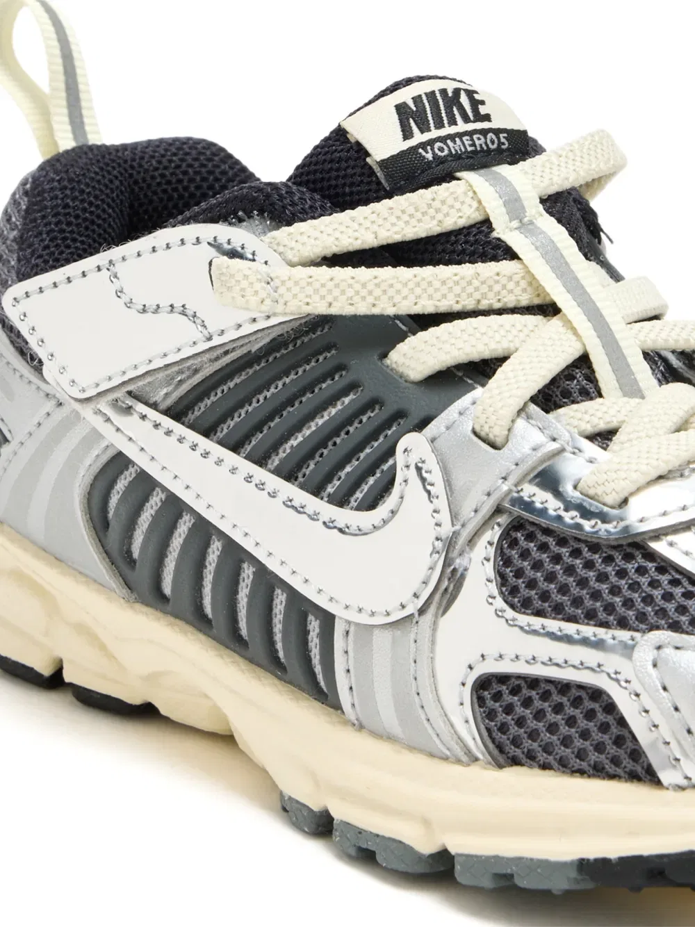 Кроссовки Vomero 5 Nike Kids, серебро — фото 4