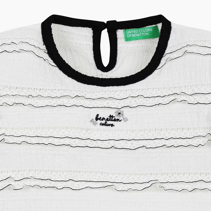 Детская блузка с цветочным кружевом и рукавами-фонариками айвори от Benetton Kids — фото 4