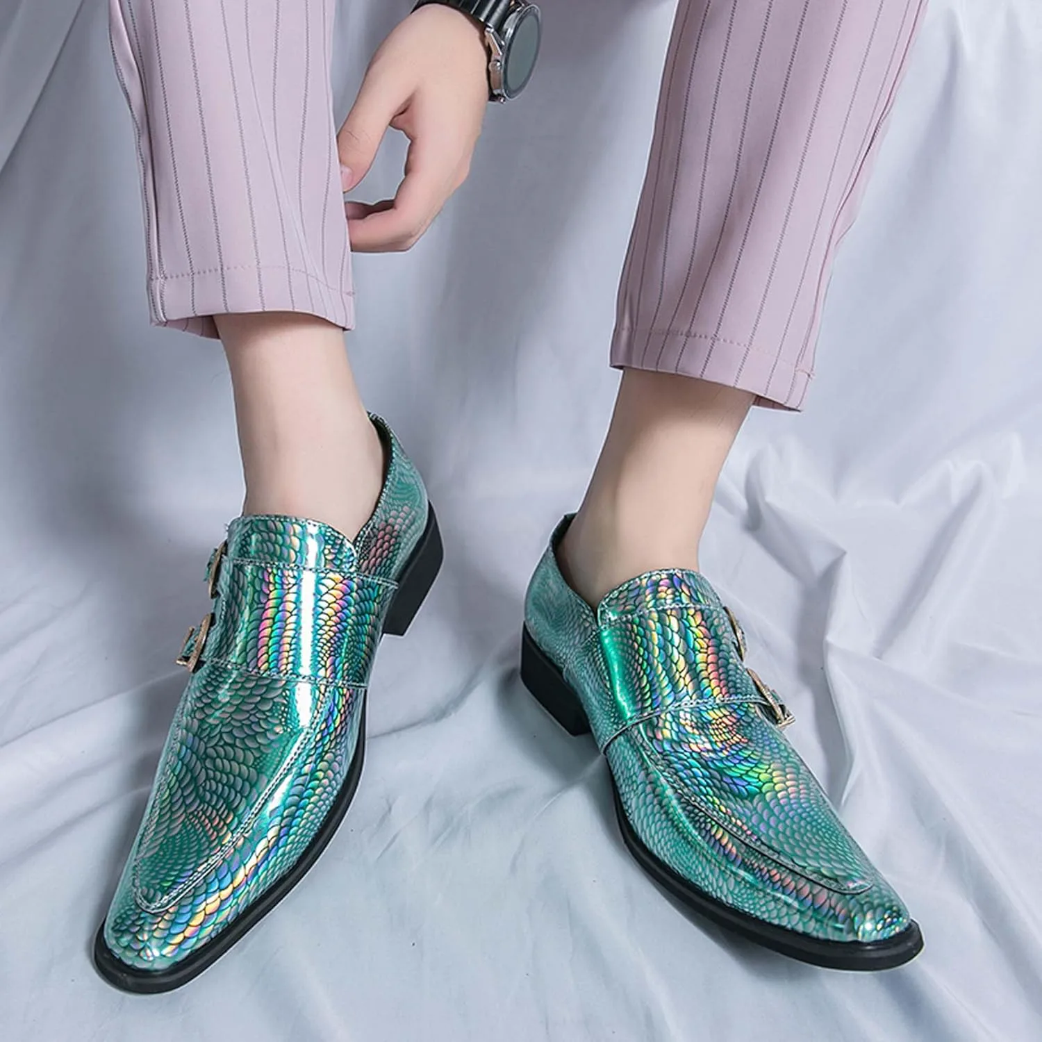 

Мужские кожаные туфли-лоферы без шнурков с острым носком, блестящим змеиным принтом и отделкой, в стиле челси. Мужские классические лоферы, подходящие для повседневной носки, вечеринок, ночных клубов, свиданий, официальных мероприятий и т.д Vtia...