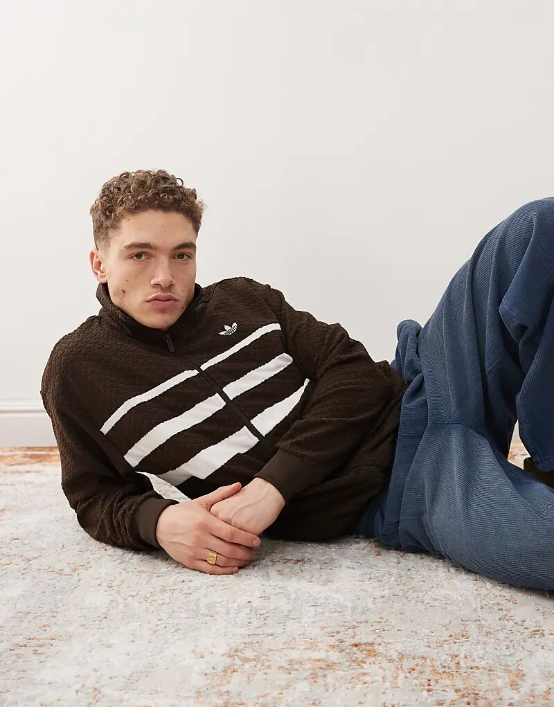

Спортивный топ adidas Originals Monogram коричневого цвета