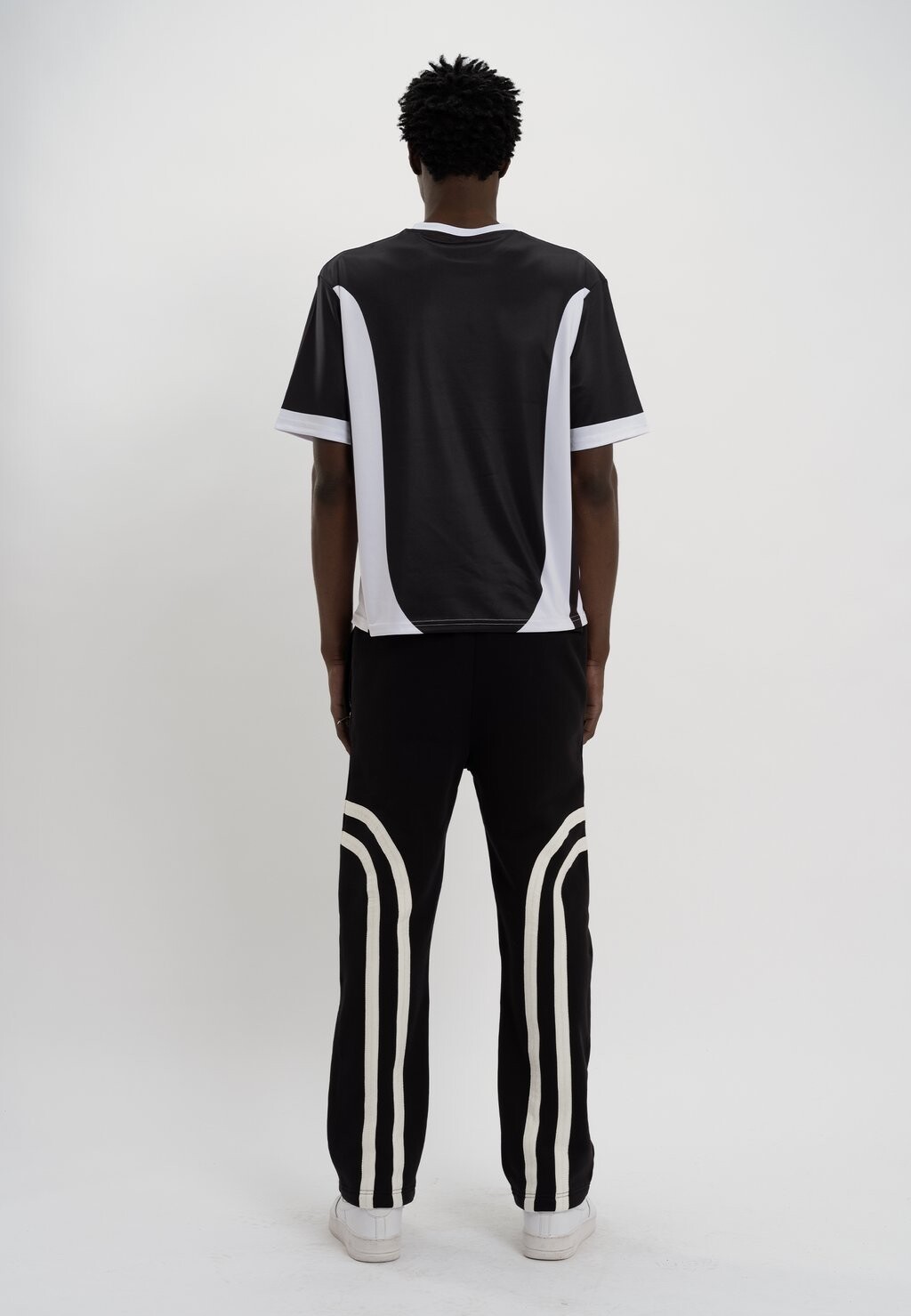 

Футболки с принтом SEVENTY SEVEN FOOTBALL LOW LIGHTS STUDIOS®, черный