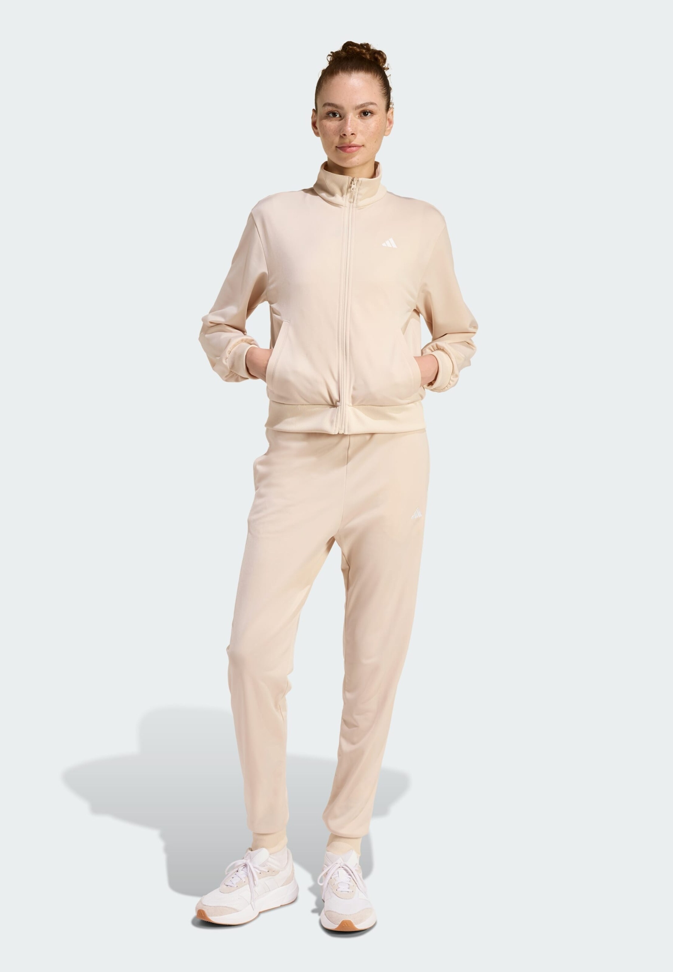 Adidas Sportswear Спортивный костюм 'Essentials' в бежевом цвете — фото 2