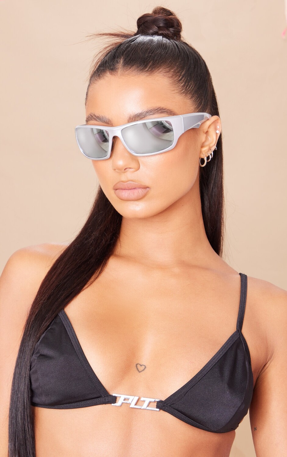 

PrettyLittleThing Серебряные прямоугольные спортивные солнцезащитные очки с зеркальными линзами