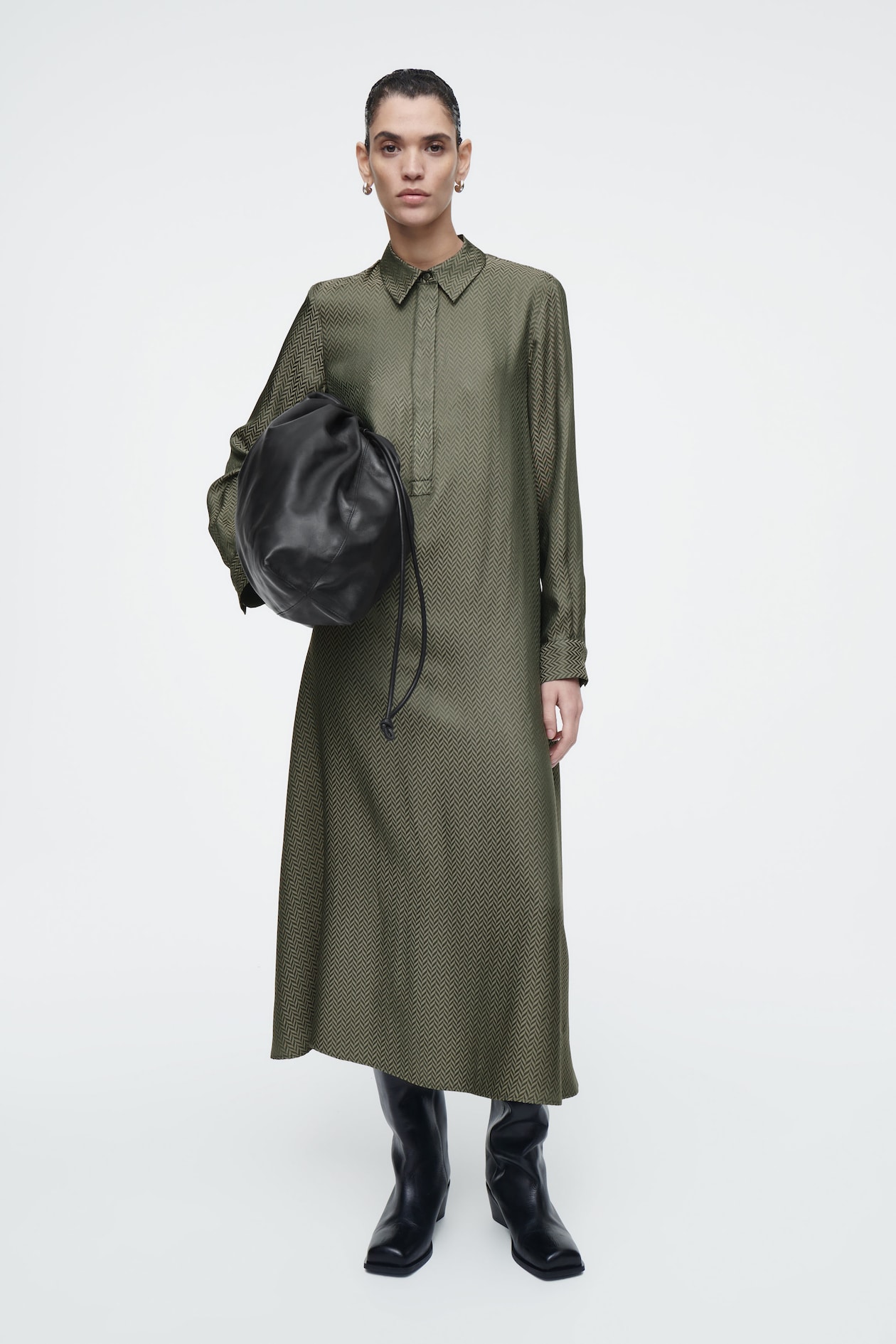 

Платье макси в елочку COS, цвет Khaki/Jodełka